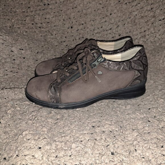 FINN COMFORT-Bexley-Brown Nubuck-Leaf Pattern/Zip Accents-Sz 6.5UK/9US-Excellent - Picture 2 of 8